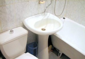 Установка раковины тюльпан в ванной в Краснообске